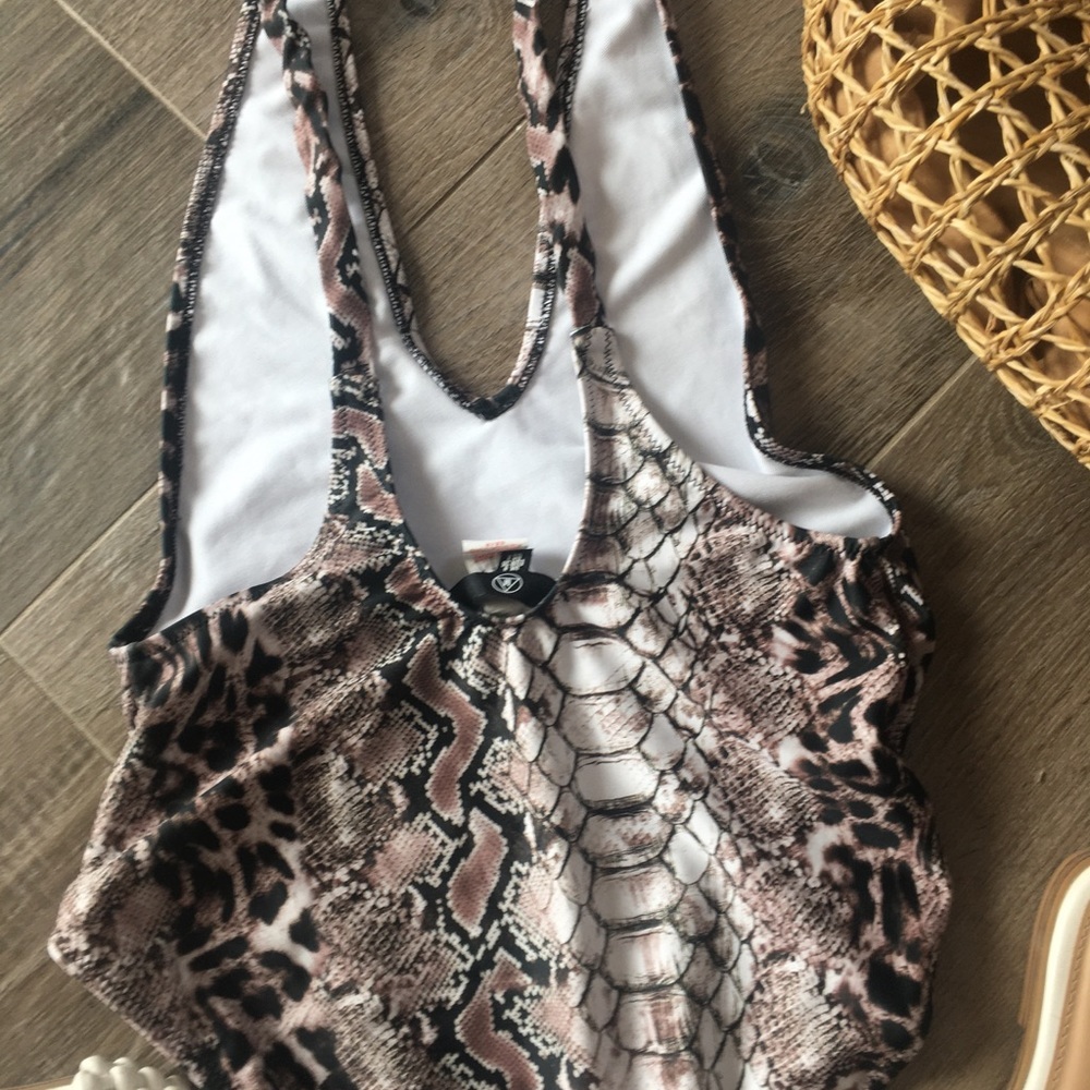 MISSGUIDED SWIM ONE PIECE - Picture 9 of 13